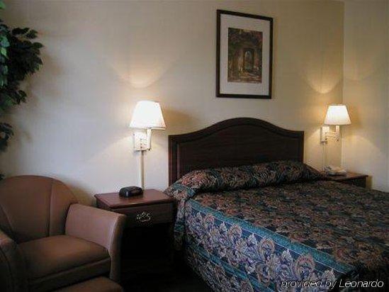 Intown Suites Extended Stay Chesapeake Va - I-64 Crossways Blvd 객실 사진