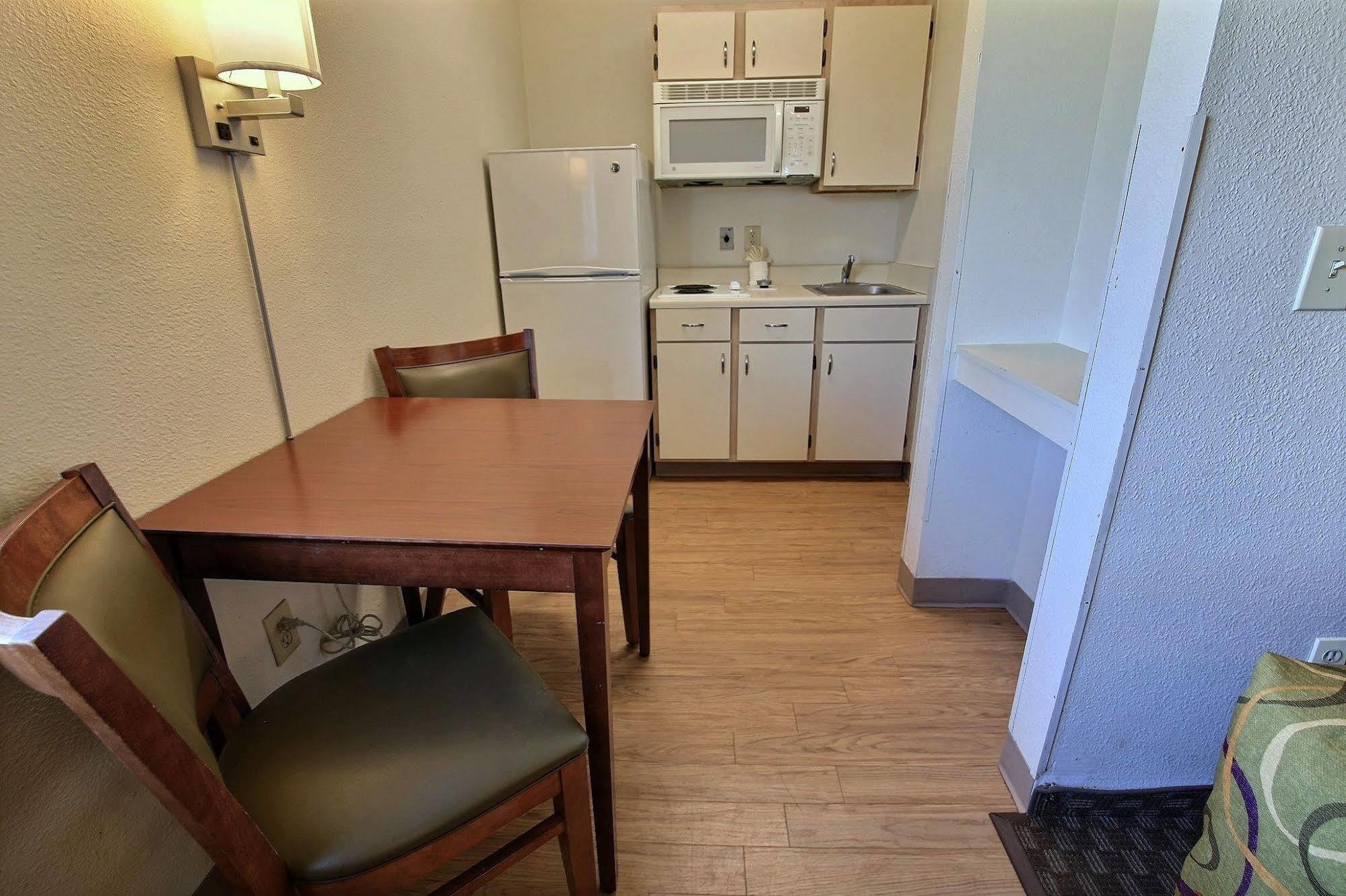 Intown Suites Extended Stay Chesapeake Va - I-64 Crossways Blvd 외부 사진